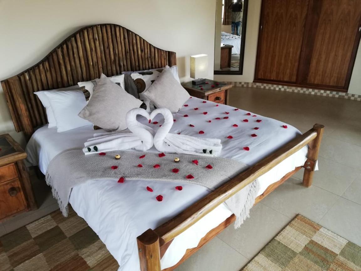 Golden Impalas Bush Resort Hammanskraal Bagian luar foto